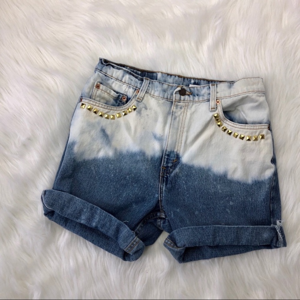 Vintage Levi’s High Rise Acid Wash Shorts Size 12